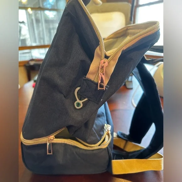 Momigo Breast Pump Backpack with Cooler - Picture 3 of 10